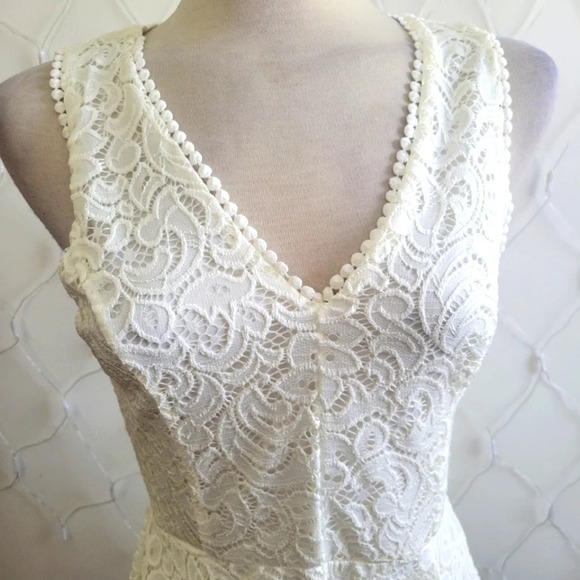 Francesca's Lace V-Neck Dress / All White / Size Small - Picture 2 of 7
